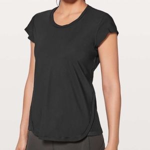 LULULEMON 12 JUST PLEAT IT SHORT SLEEVE